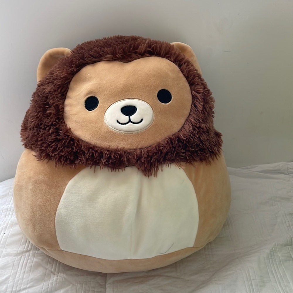 Brown lion squishmallow